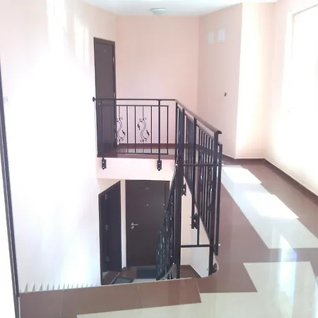 Lazuren Bryag 2 Πανσιόν Τσερνομόρετς