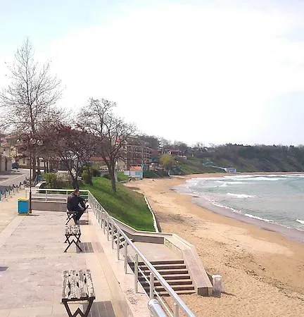 Πανσιόν Lazuren Bryag 2 2*