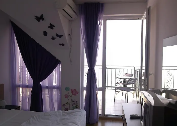 Lazuren Bryag 2 Černomorec