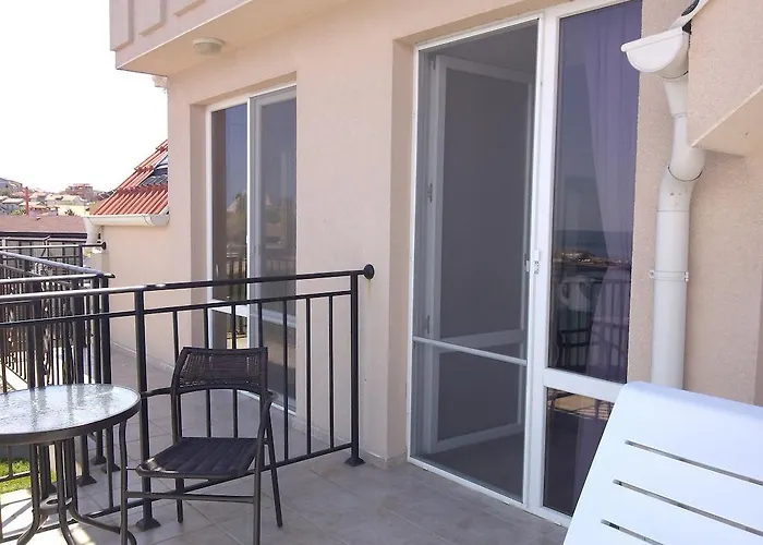 Lazuren Bryag 2 Černomorec