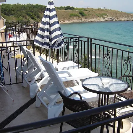 Πανσιόν Lazuren Bryag 2 2*