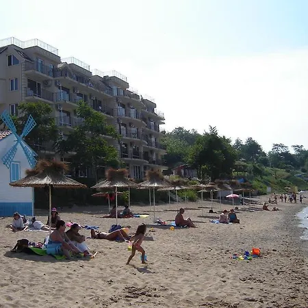 Πανσιόν Lazuren Bryag 2 2*